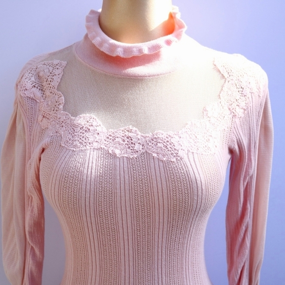 Free People Tops - Gorgeous Free People Pink Turtleneck long sleeves with lace details, Small